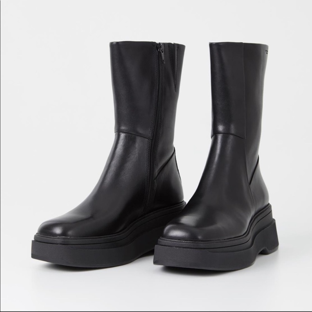 NEW Carla Black Platform Boots in Size 38/8